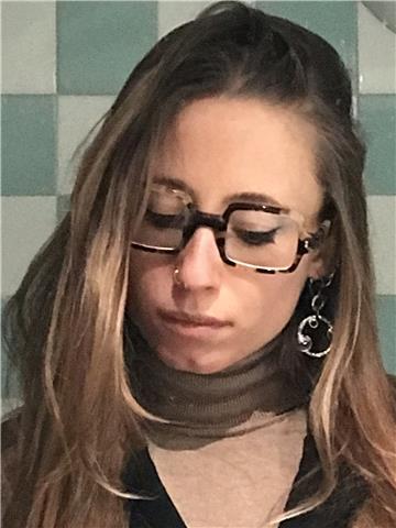 Laureata in Arti e con Master in scrittura narrativa, offro lezioni di italiano e scrittura