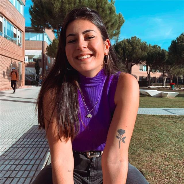 Marketing y publicidad, he sido profesora de patinaje y arbitro de voleibol, tengo bachillerato de ciencias sociales por lo que manejo las asignaturas de esta rama