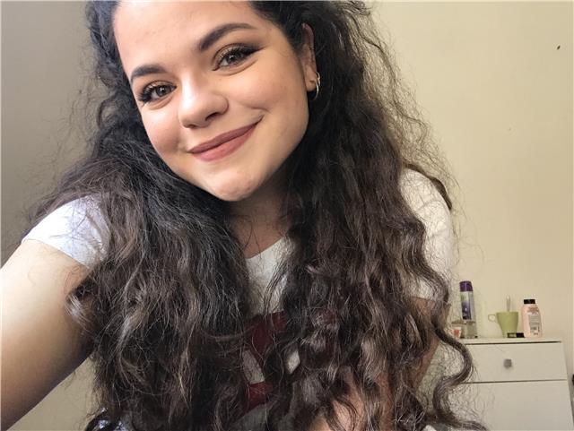 Sono una ragazza laureata in Mediazione Linguistica, offro lezioni di Inglese a studenti di tutte le età.
Ho 10 anni di esperienza nell’insegnamento privato a studenti dalle elementari fino alle superiori