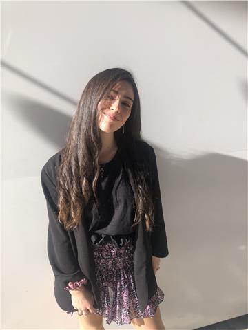 Me considero una persona responsable, amable, risueña, muy contante y ambiciosa y me encantaría poder enseñar a los demás