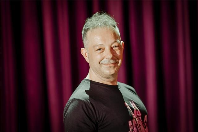 Profesor de bajo eléctrico y contrabajo en la ciudad de madrid y alrededores. licenciado en la especialidad de contrabajo