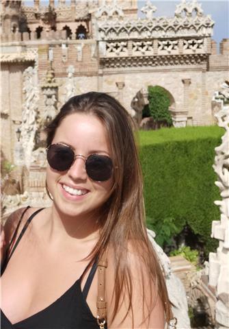 Italiano nativo, grado en idiomas, FCE en inglés.Ofrezco clases de inglés e italiano para niños y adultos