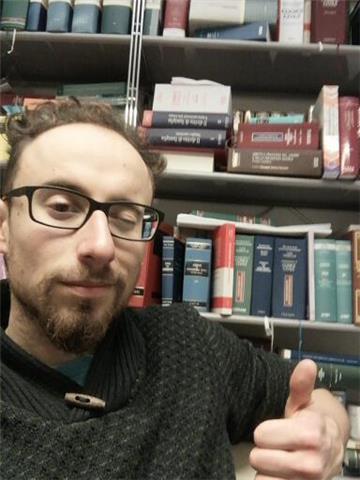 Laureato in Legge impartisce lezioni di italiano e lettere