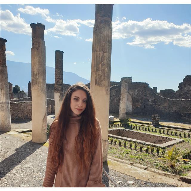 Estudiante en la Universidad de Málaga en 4° año de Estudios Ingleses ofrece clases particulares de inglés en Málaga capital