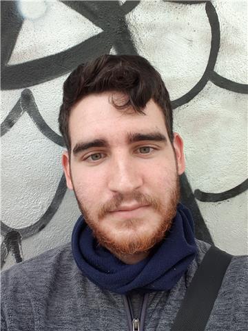 Profesor de inglés con nivel B2 he dado clases particulares desde principios de 2018, estudio magisterio bilingüe además de la mención en educación física