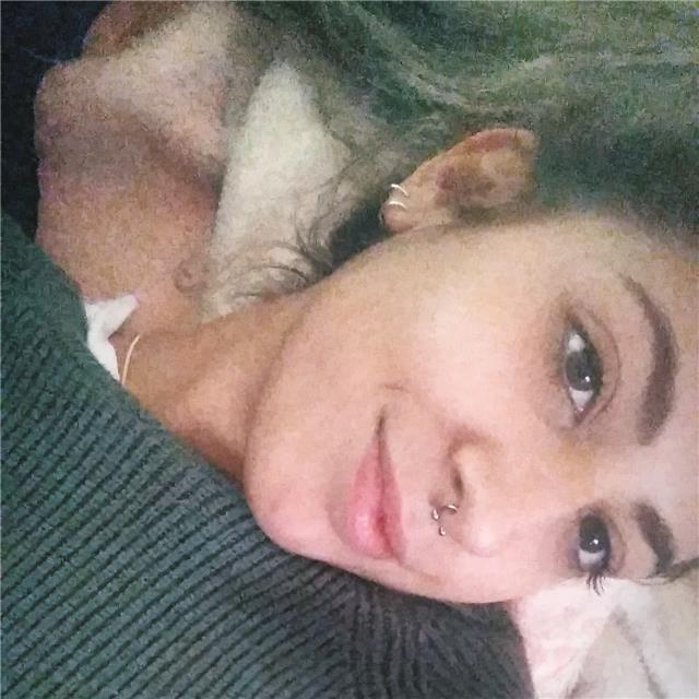 Puedo dar clases de inglés básico y un poco superior, matemáticas básicas y lengua castellana, incluso economía. tengo bachiller de c.sociales recient