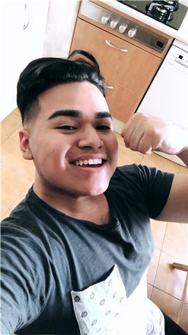 Doy clases de piano. a partir de 8 años en adelante. soy joven tengo 19 años. toco el piano desde los 13 y me encantaría enseñar lo que sé a los demá