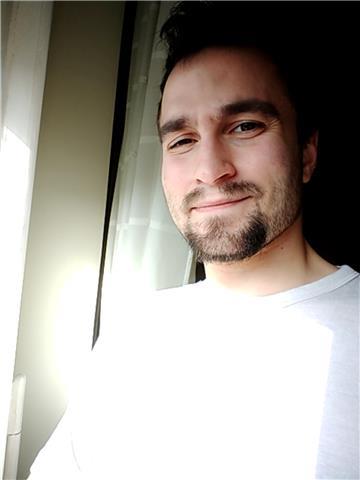 Insegnante di informatica, arte e cinema che offre lezioni online e private, per ogni ogni fascia di età (superiori e università)