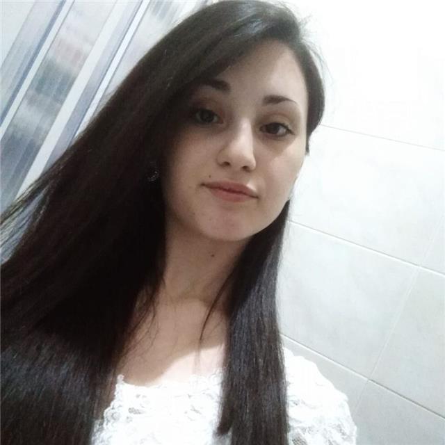 Sono una ragazza di scuola terza media offro lezioni private hai bambini di scuola elementare a paternò