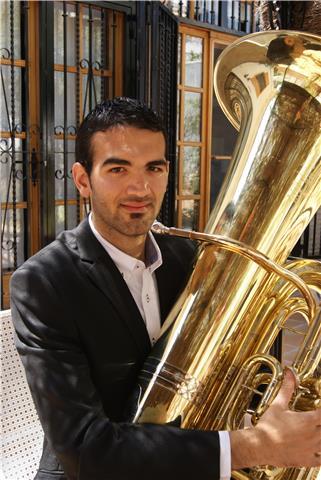 Profesor del conservatorio superior de canarias ofrece clases de l. musical, tuba, bombardino