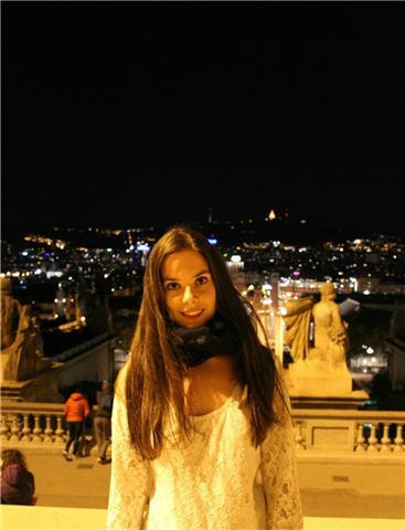 Estudiante universitaria da clases de matemáticas, biología, química... en barcelona a alumnos de instituto