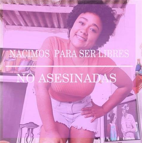 La profesora de español imparte clases a niños de preescolar y primaria
