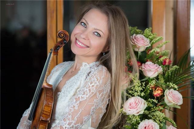 Violinista del Quartetto Effe di Torino, insegnante nella scuola media, professoressa d'orchestra