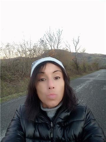 Plurilaureata (economia aziendale e scienze infermieristiche) offre disponibilità per interessanti lezioni private di matematica, fisica, chimica, biologia, italiano per stranieri, letteratura italiana e sostegno compiti, sia on-line che a domicilio, gara