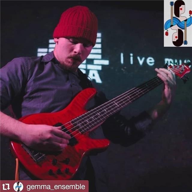 Lezioni professionali di basso, teoria musicale e solfeggio