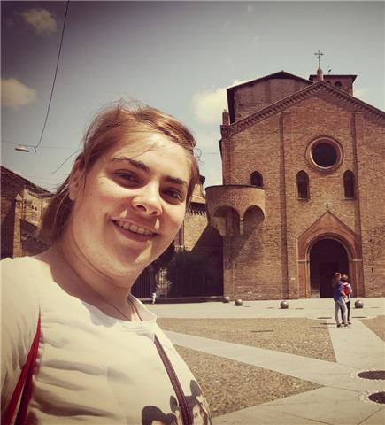 Laureata in Italianistica, con esperienza nel settore dell’educazione, impartisce lezioni private a Bologna