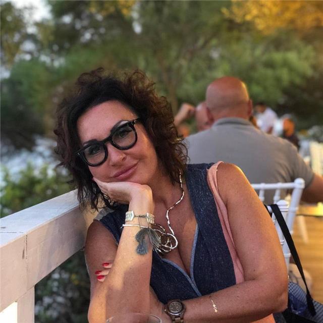 Insegnante bilingue, con UK Master’s post laurea in Linguistica Applicata, specializzata nell’insegnamento dell’inglese agli stranieri. Qualificata interprete e traduttrice