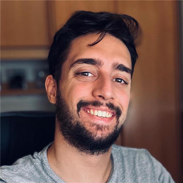 Profesor generalista en Educación Primaria especializado en Educación Física, dos años de experiencia en centros con menores. He impartido matemáticas, lengua y la propia educación física