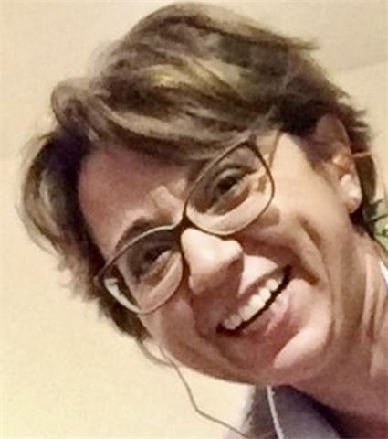 Impartisco lezioni di pianoforte,chitarra, teoria musicale, armonia, composizione