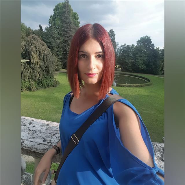 Buongiorno, mi chiamo Ilaria e sono laureata in psicologia clinica e di comunità. Sono una maestra di scuola primaria e offro ripetizioni di italiano,storia, geografia e scienze