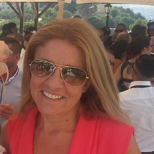 Insegnate madre lingua inglese, qualificata per alunni di tutte le eta' da asilo a adulti. aziende independenti e professionisti