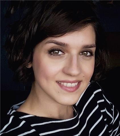 Laureata in lingue con esperienze all'estero impartisce lezioni di inglese per studenti di scuole medie e superiori