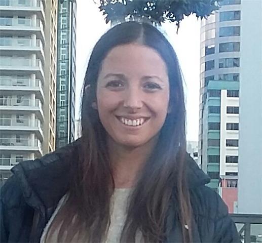 Profesora de español e inglés de básica y pre básica. 9 años de experiencia haciendo clases presenciales y online