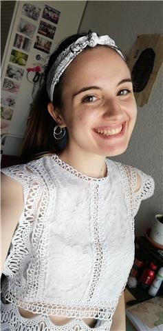 Giovane studentessa diplomata in Lingue straniere offre ripetizioni private di inglese, spagnolo e francese