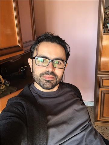 Ingegnere libero professionista impartisce lezioni per materie scientifiche a studenti universitari e delle scuole superiori