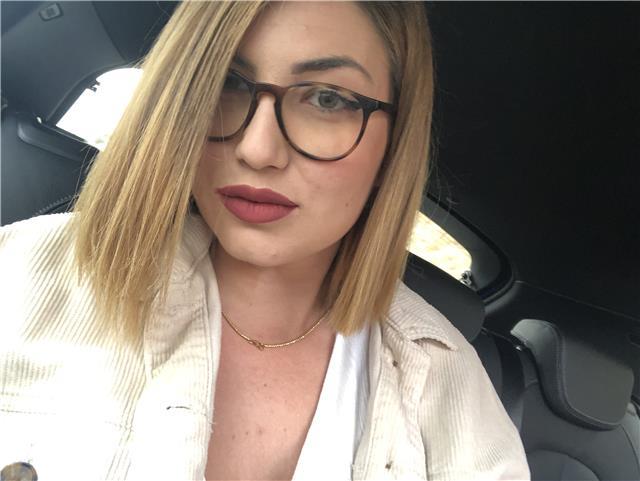 Profesora de apoyo escolar para la asignatura de inglés tanto presencial como online para todos los niveles