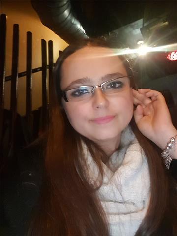 Me defino como una persona agradable, simpática con ganas de enseñar y seguir aprendiendo