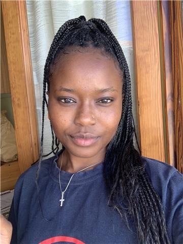 Salve , sono una Interpreter e lavoro come una receptionist presso gli hotel prestigiosi . Mi chiamo Lilian e vengo dal Kenya . Vivo in Italia da 13 anni poiché ho conseguito i miei studi presso questo bellissimo paese . Le lingue sono le mie passioni e f