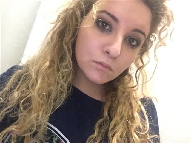 Ragazza di 18 anni frequentante il liceo classico, impartisco lezioni a prezzi modici