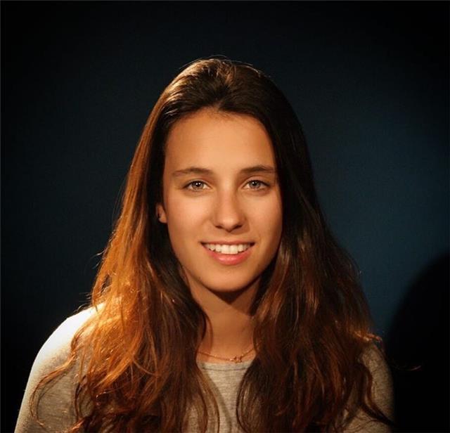 Ex alumna del británico