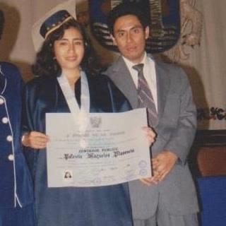 Ingeniero mecánico dicta clases de fisica