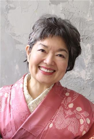 Doy clases particulares del japonés de cualquier nivel online por skype. puedes verme en mi canal de youtube “japonés con lily “