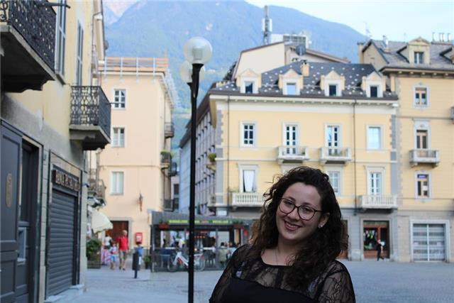 Diplomata al liceo con il massimo dei voti (100/100 e lode) attualmente Studentessa al terzo anno di Psicologia