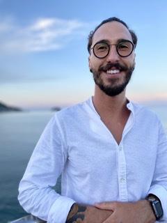 Laureato in Psicologia offre ripetizioni private di materie umanistiche (italiano, storia, filosofia, psicologia) a studenti di scuola media e superiore