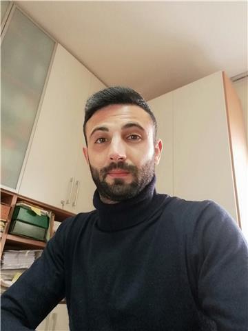 Laureato in Economia offre lezioni private di economia aziendale, diritto (diritto costituzionale, commerciale, pubblico) e matematica a Oristano