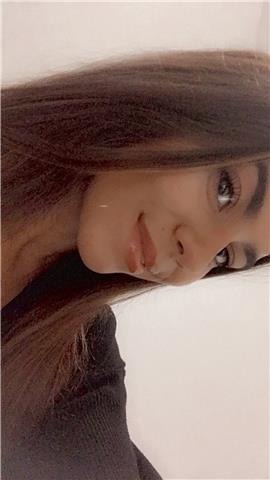 Hello ! Je me présente, je m’appelle Emma j’ai 19 ans et je suis actuellement étudiante en première année de Bts communication à l’Ecole Supérieure de Publicité de Paris! J’aimerai particulièrement enseigner l’anglais aux personnes qui ont besoin de souti