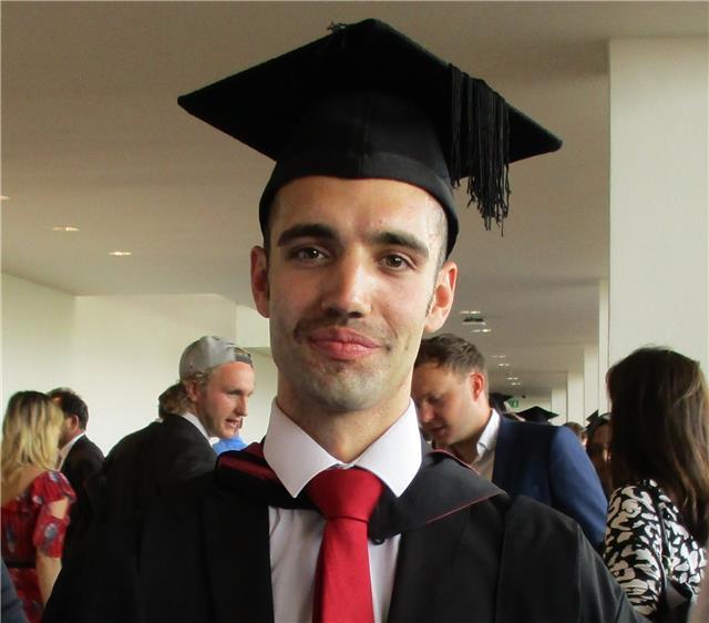Laureato in Pianificazione del Turismo a Londra, offro lezioni di Inglese per studenti e adulti di ogni età e livello