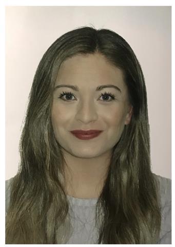 Educadora infantil imparte clases de apoyo a niños y niñas