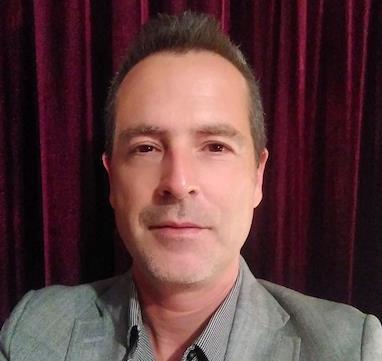 Profesor con amplia experiencia con jóvenes, niños y adultos