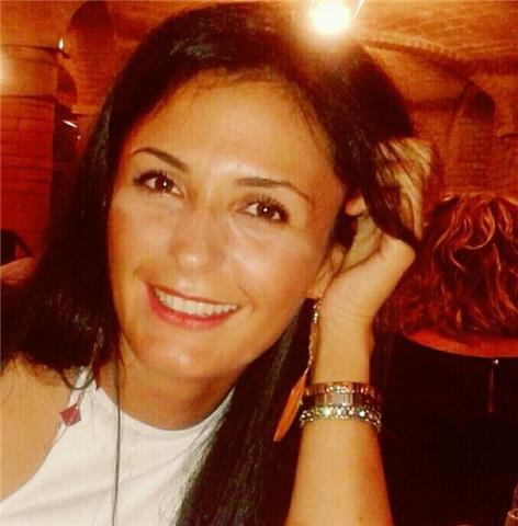 Ragazza diplomata al Liceo delle Scienze Umane impartisce lezioni di inglese a bambini e ragazzi delle scuole elementari, medie e superiori