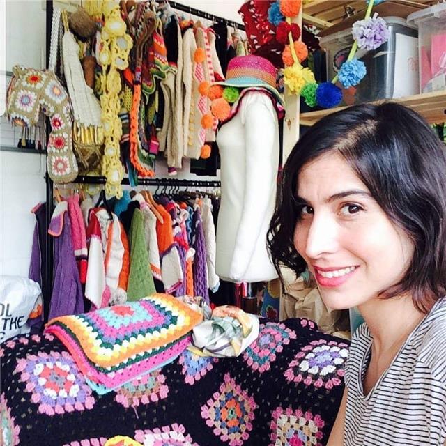 Hi, I am a design and Spanish tutor looking for classes