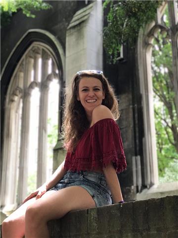 Licenciada en interpretación de contrabajo. doy clases de instrumento, lenguaje musical y armonía