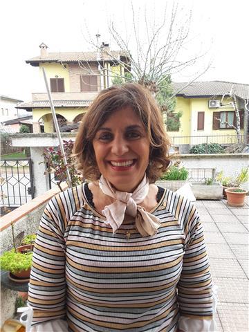 Sono un'insegnante della scuola primaria, con esperienza trentennale nel ruolo di tutor. Ho sempre seguito, in tutte le materie, studenti dalla scuola primaria fino ai primi anni delle superiori. Sono inoltre specializzata nell'insegnamento della lingua i