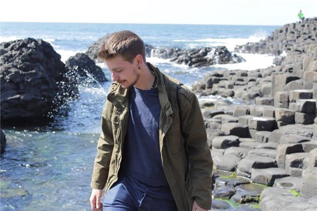 Doy clases dd biologia porque me apasiona y de inglés por que acabo de volver de pasar un año viviendo en londres