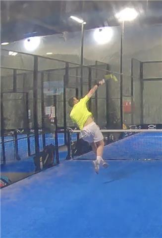 Doy clases de padel a particulares o a grupos, en urbanizacion del alumno o pista pública