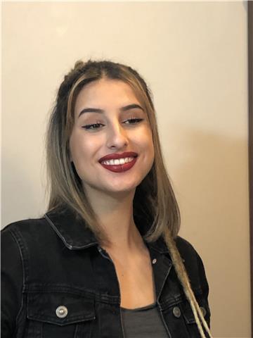 Estudiante de cuarto de carrera de fisioterapia actualmente en la universidad de salamanca. nacida en palma de mallorca. 
idiomas nativos: catalán y castellano. 
me gustaría dar clases a niños de primaria y eso que tengan ganas de aprender. podría dar cla